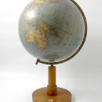 696 1241 EARTH GLOBE